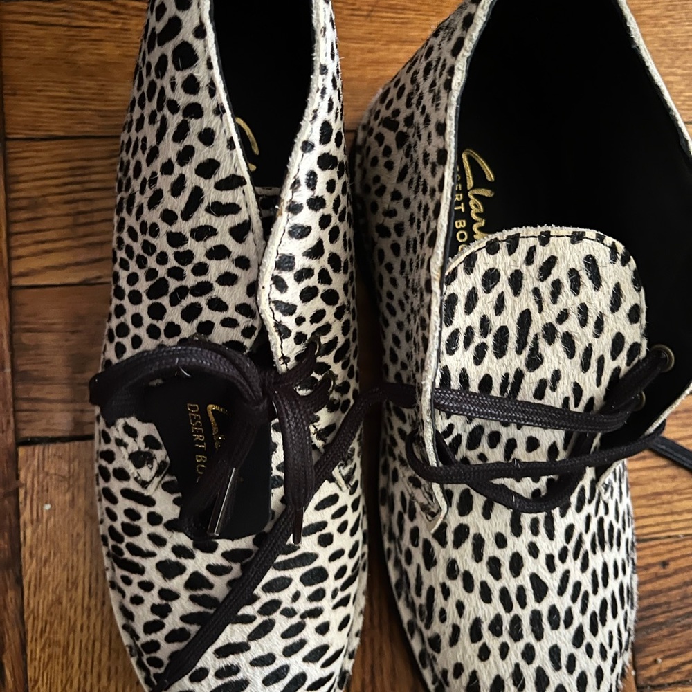 Clarks Women's Black and White Desert Boots 6 1/2 M